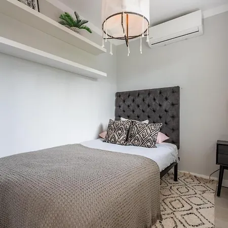 Апартаменты Modern Ground Floor With Private Garden In Nueva Andalucia Марбелья