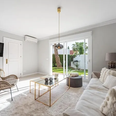 Modern Ground Floor With Private Garden In Nueva Andalucia