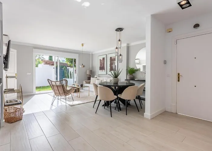 Modern Ground Floor With Private Garden In Nueva Andalucia Apartment *