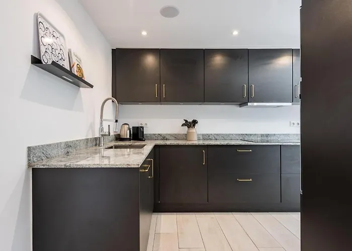 Apartment Modern Ground Floor With Private Garden In Nueva Andalucia