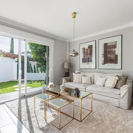Lägenhet Modern Ground Floor With Private Garden In Nueva Andalucia Marbella